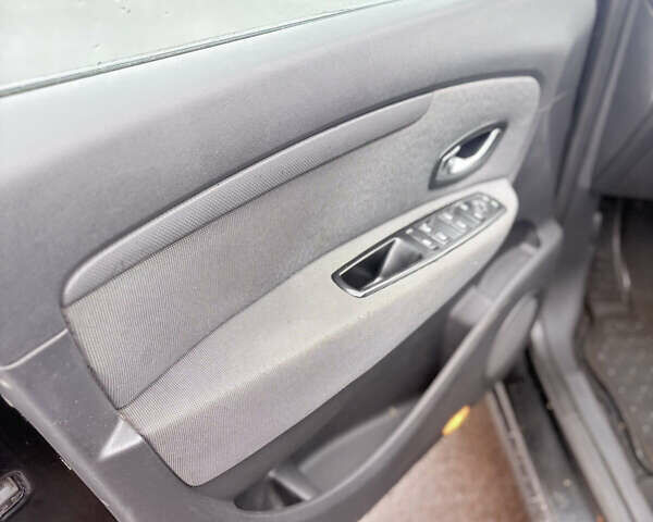 Черный Рено Сценик, объемом двигателя 2 л и пробегом 294 тыс. км за 6800 $, фото 15 на Automoto.ua