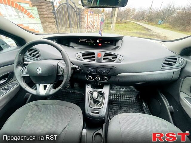 Рено Сценик 2011 в Полтаве на Automoto.ua Черный Рено Сценик, объемом двигателя 1.5 л и пробегом 270 тыс. км за 6000 $, фото 10 на Automoto.ua