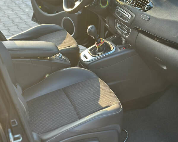 Черный Рено Сценик, объемом двигателя 1.4 л и пробегом 159 тыс. км за 6800 $, фото 28 на Automoto.ua