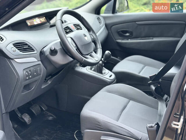 Чорний Рено Сценік, об'ємом двигуна 1.6 л та пробігом 179 тис. км за 6999 $, фото 15 на Automoto.ua