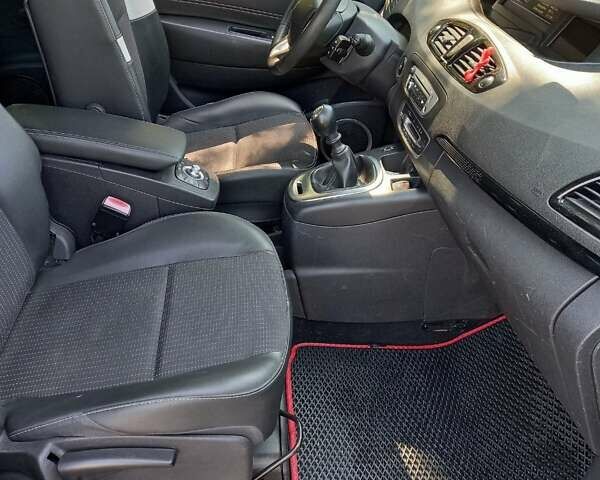 Чорний Рено Сценік, об'ємом двигуна 1.46 л та пробігом 305 тис. км за 8100 $, фото 21 на Automoto.ua