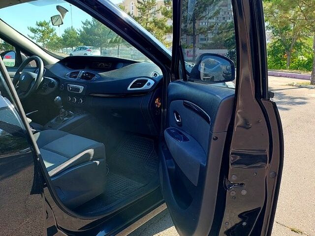 Черный Рено Сценик, объемом двигателя 1.5 л и пробегом 307 тыс. км за 7500 $, фото 3 на Automoto.ua