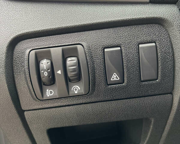 Рено Сценік 2012 у Вінниці на Automoto.ua Чорний Рено Сценік, об'ємом двигуна 1.6 л та пробігом 202 тис. км за 8700 $, фото 28 на Automoto.ua