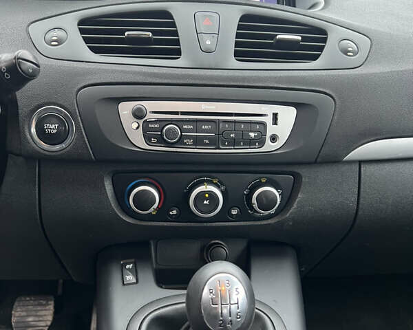 Черный Рено Сценик, объемом двигателя 1.6 л и пробегом 202 тыс. км за 8799 $, фото 29 на Automoto.ua