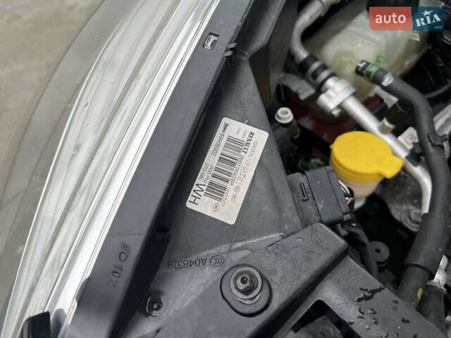 Рено Сценік 2012 у Вінниці на Automoto.ua Чорний Рено Сценік, об'ємом двигуна 1.6 л та пробігом 202 тис. км за 8700 $, фото 78 на Automoto.ua