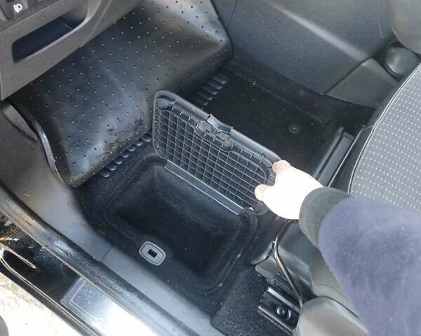 Черный Рено Сценик, объемом двигателя 1.5 л и пробегом 254 тыс. км за 8500 $, фото 21 на Automoto.ua