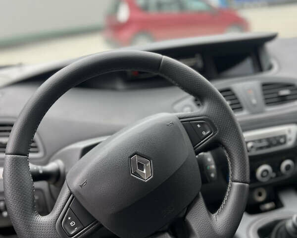 Рено Сценік 2012 у Вінниці на Automoto.ua Чорний Рено Сценік, об'ємом двигуна 1.6 л та пробігом 202 тис. км за 8700 $, фото 32 на Automoto.ua