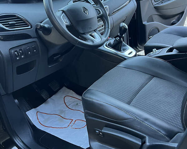 Чорний Рено Сценік, об'ємом двигуна 1.6 л та пробігом 213 тис. км за 8450 $, фото 27 на Automoto.ua