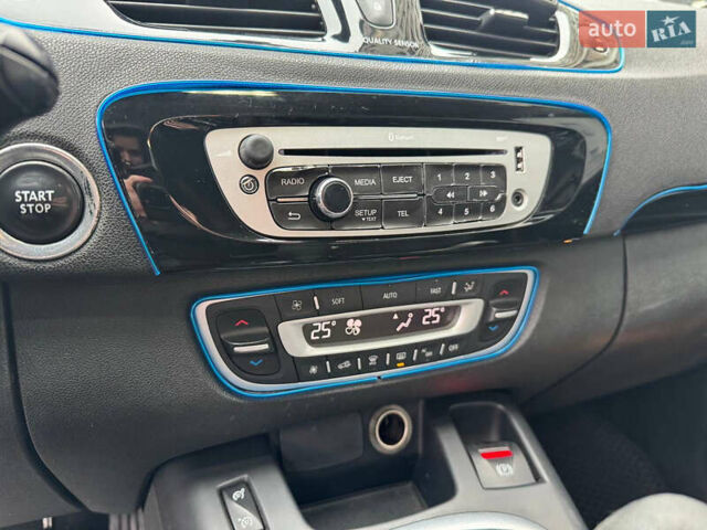 Черный Рено Сценик, объемом двигателя 1.5 л и пробегом 399 тыс. км за 7900 $, фото 22 на Automoto.ua