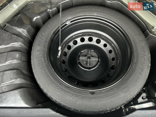 Черный Рено Сценик, объемом двигателя 1.6 л и пробегом 202 тыс. км за 8799 $, фото 43 на Automoto.ua