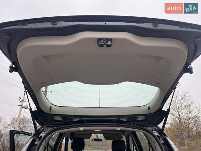 Черный Рено Сценик, объемом двигателя 1.6 л и пробегом 202 тыс. км за 8799 $, фото 40 на Automoto.ua