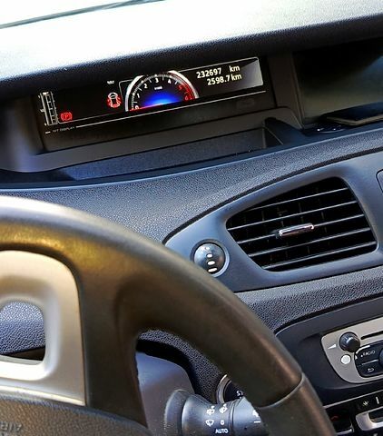 Черный Рено Сценик, объемом двигателя 1.5 л и пробегом 232 тыс. км за 7200 $, фото 4 на Automoto.ua