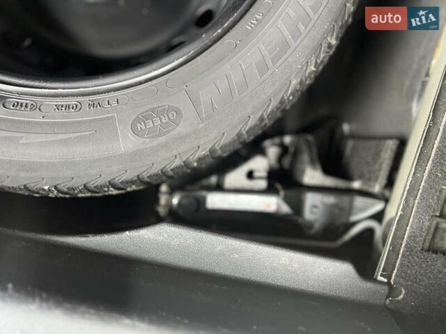Рено Сценік 2012 у Вінниці на Automoto.ua Чорний Рено Сценік, об'ємом двигуна 1.6 л та пробігом 202 тис. км за 8700 $, фото 54 на Automoto.ua