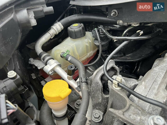 Черный Рено Сценик, объемом двигателя 1.6 л и пробегом 202 тыс. км за 8799 $, фото 57 на Automoto.ua