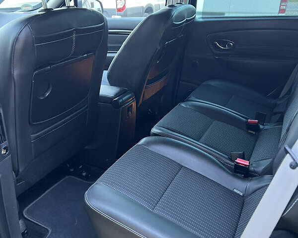 Чорний Рено Сценік, об'ємом двигуна 1.6 л та пробігом 213 тис. км за 8450 $, фото 41 на Automoto.ua