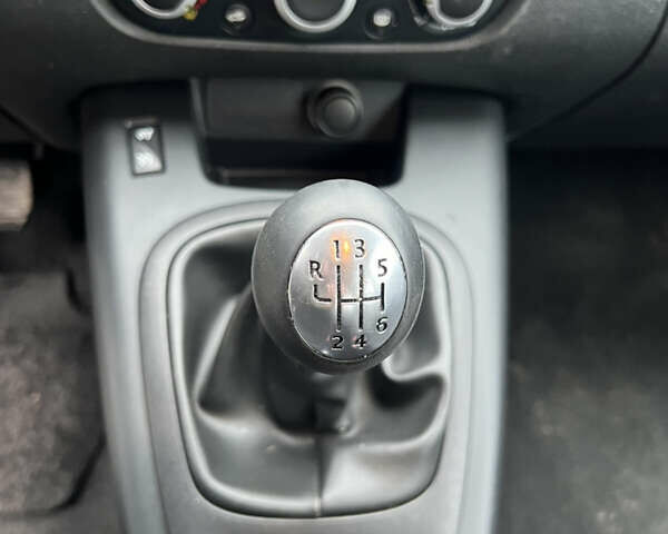 Черный Рено Сценик, объемом двигателя 1.6 л и пробегом 202 тыс. км за 8799 $, фото 30 на Automoto.ua