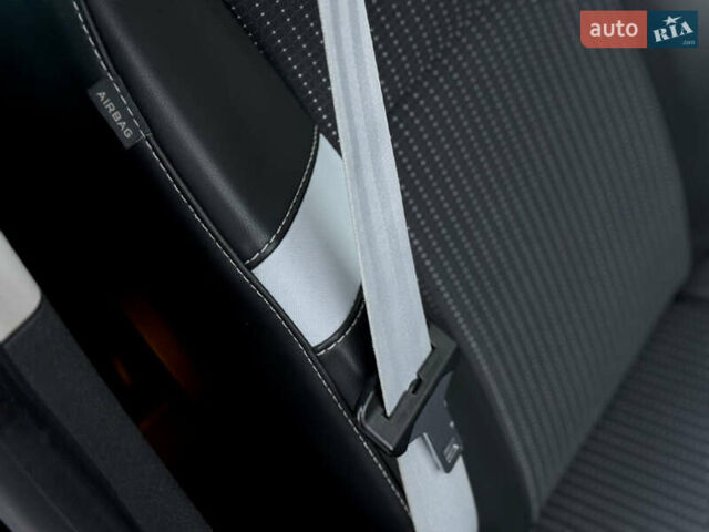 Черный Рено Сценик, объемом двигателя 1.6 л и пробегом 225 тыс. км за 9900 $, фото 76 на Automoto.ua