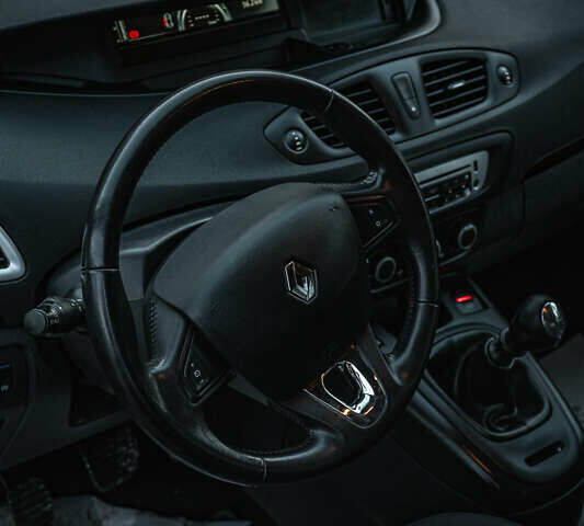 Черный Рено Сценик, объемом двигателя 1.2 л и пробегом 178 тыс. км за 7500 $, фото 20 на Automoto.ua