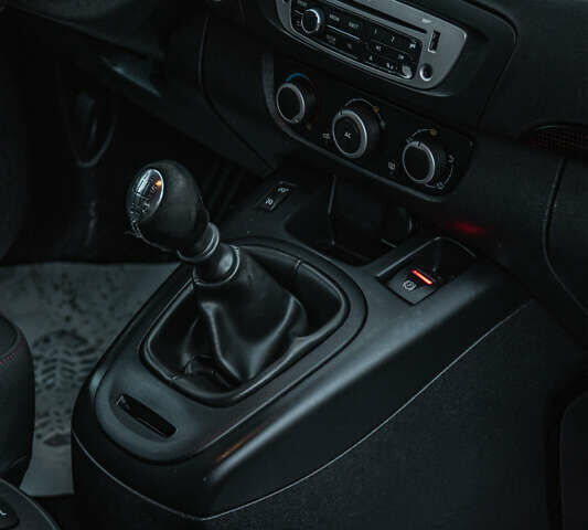 Черный Рено Сценик, объемом двигателя 1.2 л и пробегом 178 тыс. км за 7500 $, фото 32 на Automoto.ua