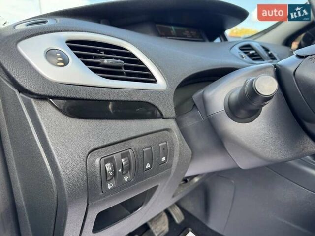 Черный Рено Сценик, объемом двигателя 1.5 л и пробегом 182 тыс. км за 8100 $, фото 8 на Automoto.ua