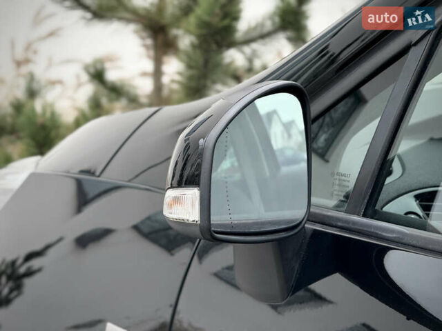 Черный Рено Сценик, объемом двигателя 1.6 л и пробегом 225 тыс. км за 9900 $, фото 32 на Automoto.ua