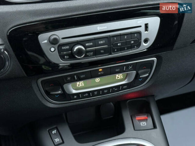 Черный Рено Сценик, объемом двигателя 1.6 л и пробегом 225 тыс. км за 9900 $, фото 99 на Automoto.ua