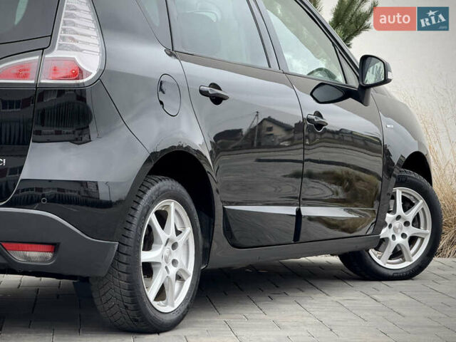 Черный Рено Сценик, объемом двигателя 1.6 л и пробегом 225 тыс. км за 9900 $, фото 19 на Automoto.ua