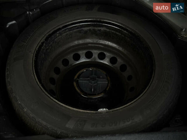 Черный Рено Сценик, объемом двигателя 1.6 л и пробегом 225 тыс. км за 9900 $, фото 92 на Automoto.ua