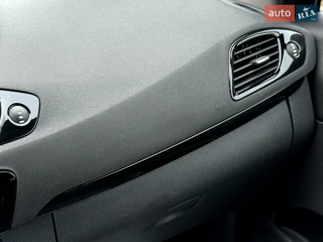 Черный Рено Сценик, объемом двигателя 1.6 л и пробегом 225 тыс. км за 9900 $, фото 65 на Automoto.ua