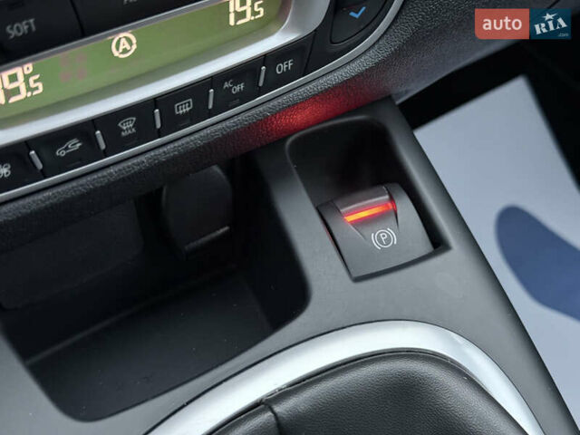 Черный Рено Сценик, объемом двигателя 1.6 л и пробегом 225 тыс. км за 9900 $, фото 100 на Automoto.ua