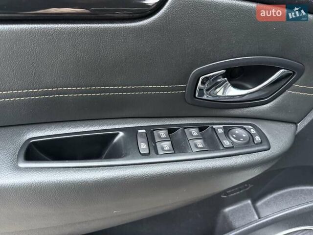 Чорний Рено Сценік, об'ємом двигуна 1.6 л та пробігом 299 тис. км за 8800 $, фото 28 на Automoto.ua