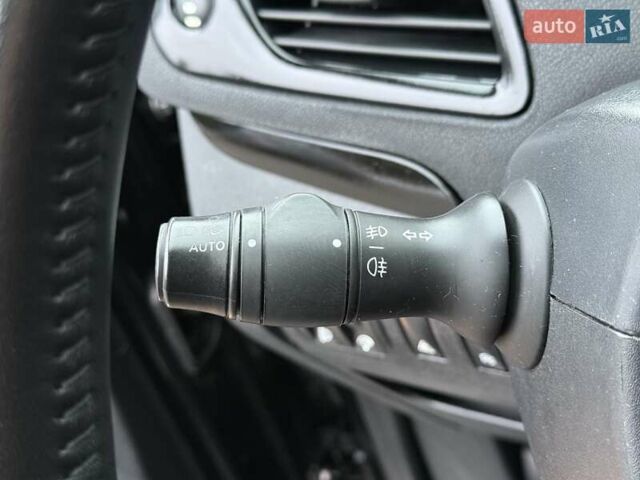 Чорний Рено Сценік, об'ємом двигуна 1.6 л та пробігом 299 тис. км за 8800 $, фото 33 на Automoto.ua