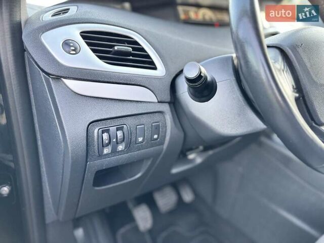Черный Рено Сценик, объемом двигателя 1.5 л и пробегом 193 тыс. км за 10700 $, фото 2 на Automoto.ua