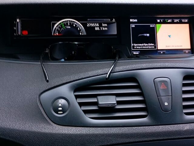 Черный Рено Сценик, объемом двигателя 1.5 л и пробегом 285 тыс. км за 9000 $, фото 4 на Automoto.ua