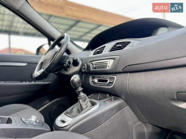 Чорний Рено Сценік, об'ємом двигуна 1.5 л та пробігом 210 тис. км за 10399 $, фото 37 на Automoto.ua