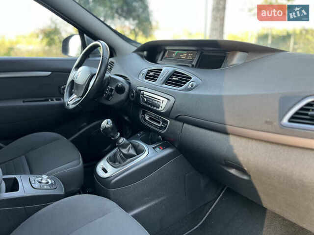 Рено Сценик 2015 в Виннице на Automoto.ua Черный Рено Сценик, объемом двигателя 1.46 л и пробегом 210 тыс. км за 10250 $, фото 49 на Automoto.ua