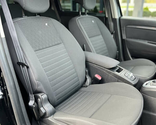 Чорний Рено Сценік, об'ємом двигуна 1.5 л та пробігом 210 тис. км за 10399 $, фото 36 на Automoto.ua