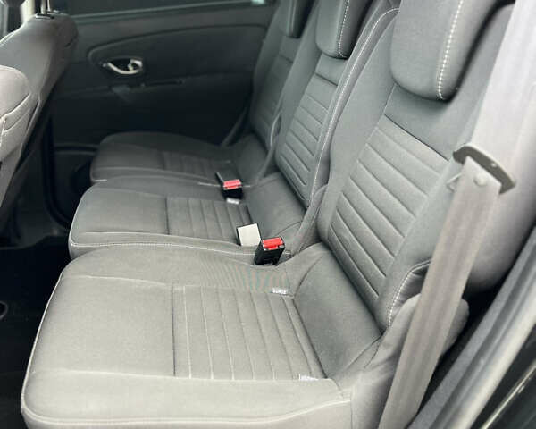 Чорний Рено Сценік, об'ємом двигуна 1.5 л та пробігом 210 тис. км за 10399 $, фото 43 на Automoto.ua