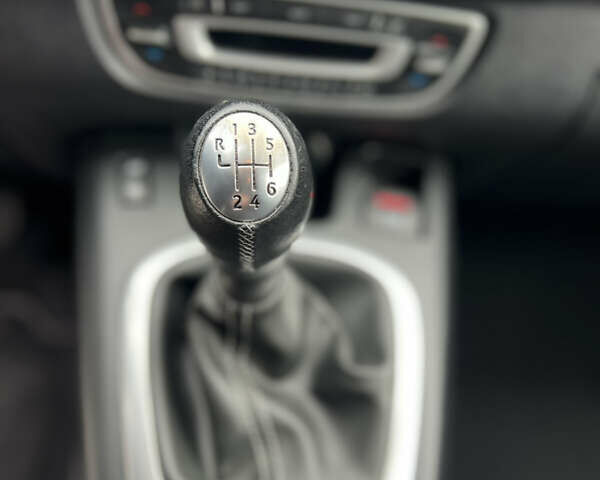 Чорний Рено Сценік, об'ємом двигуна 1.5 л та пробігом 210 тис. км за 10399 $, фото 47 на Automoto.ua