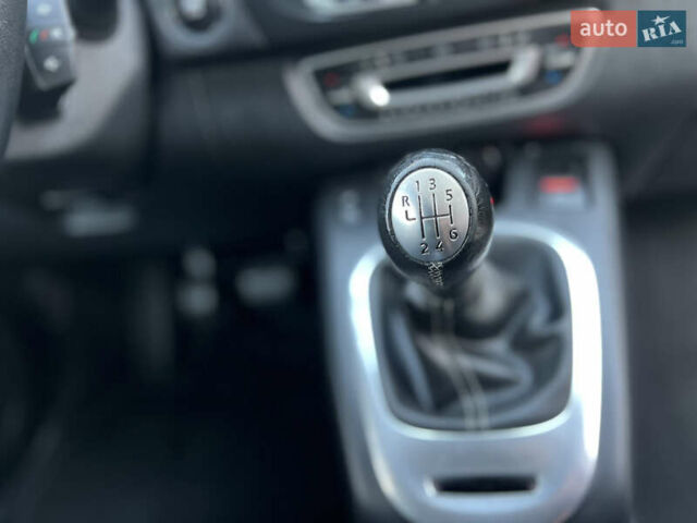 Рено Сценик 2015 в Виннице на Automoto.ua Черный Рено Сценик, объемом двигателя 1.46 л и пробегом 210 тыс. км за 10250 $, фото 54 на Automoto.ua