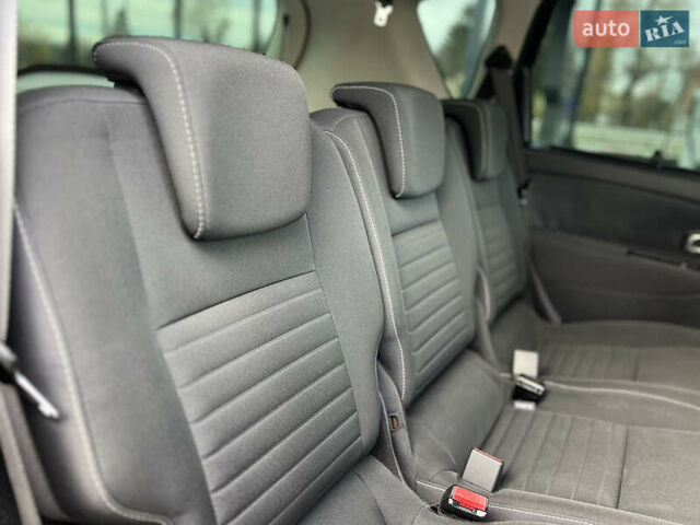 Чорний Рено Сценік, об'ємом двигуна 1.5 л та пробігом 210 тис. км за 10399 $, фото 39 на Automoto.ua