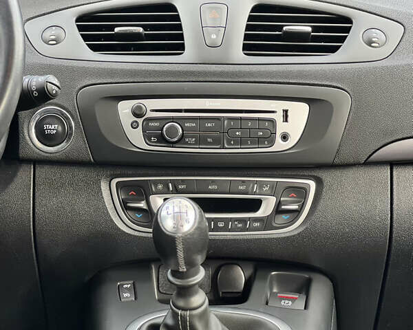 Чорний Рено Сценік, об'ємом двигуна 1.5 л та пробігом 210 тис. км за 10399 $, фото 40 на Automoto.ua