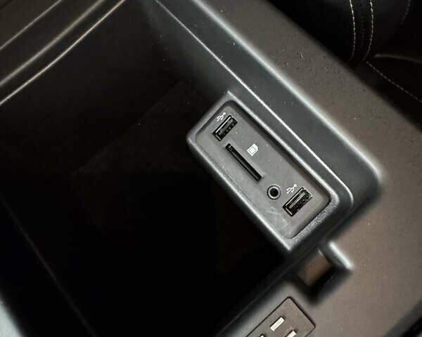 Черный Рено Сценик, объемом двигателя 1.6 л и пробегом 190 тыс. км за 15499 $, фото 67 на Automoto.ua