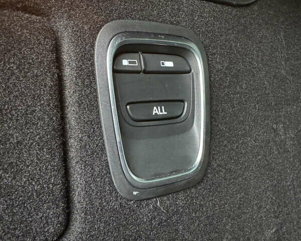 Черный Рено Сценик, объемом двигателя 1.6 л и пробегом 190 тыс. км за 14599 $, фото 69 на Automoto.ua