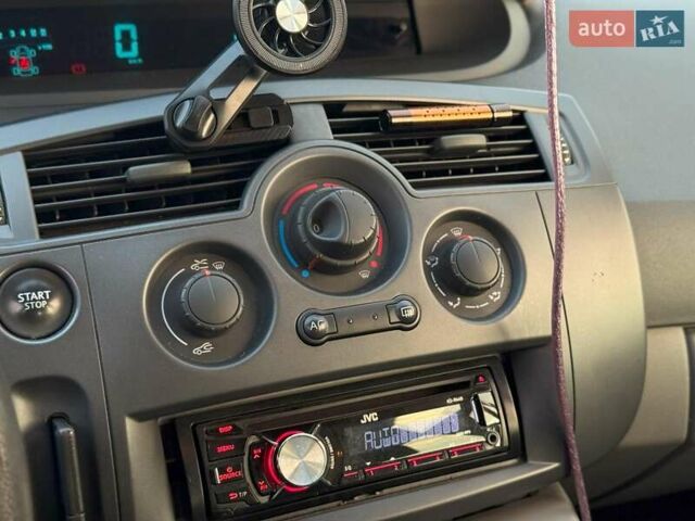 Рено Сценик 2007 в Киеве на Automoto.ua Коричневый Рено Сценик, объемом двигателя 1.9 л и пробегом 202 тыс. км за 5690 $, фото 24 на Automoto.ua