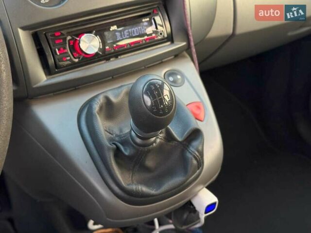 Рено Сценик 2007 в Киеве на Automoto.ua Коричневый Рено Сценик, объемом двигателя 1.9 л и пробегом 202 тыс. км за 5690 $, фото 20 на Automoto.ua