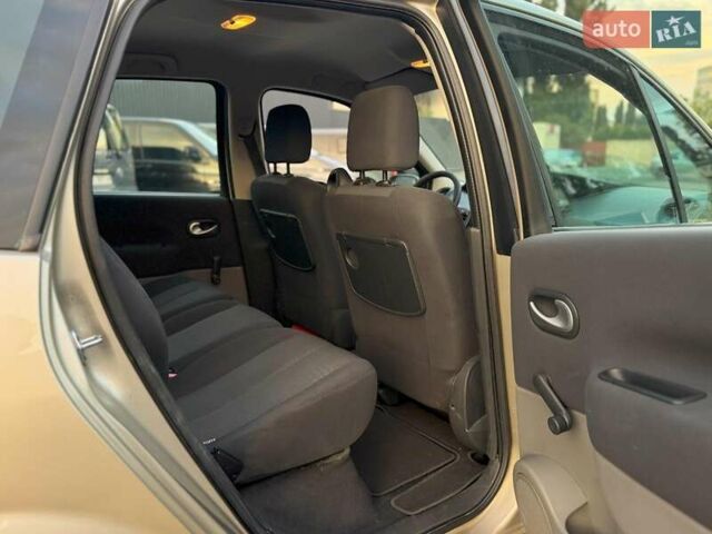 Рено Сценик 2007 в Киеве на Automoto.ua Коричневый Рено Сценик, объемом двигателя 1.9 л и пробегом 202 тыс. км за 5690 $, фото 35 на Automoto.ua