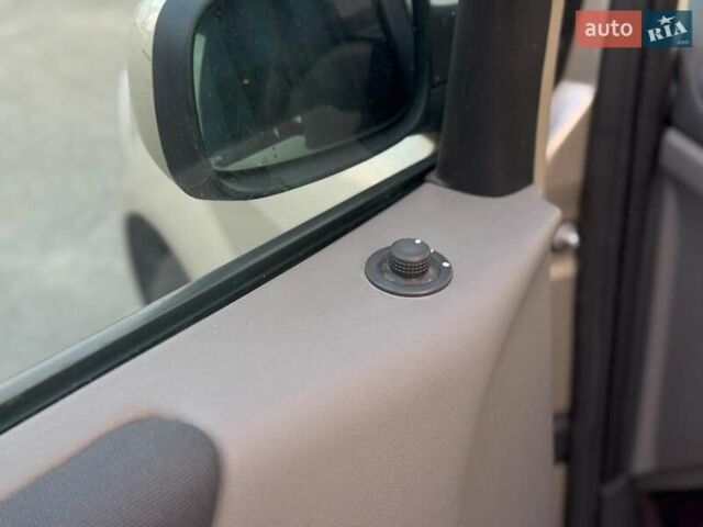 Рено Сценик 2007 в Киеве на Automoto.ua Коричневый Рено Сценик, объемом двигателя 1.9 л и пробегом 202 тыс. км за 5690 $, фото 18 на Automoto.ua