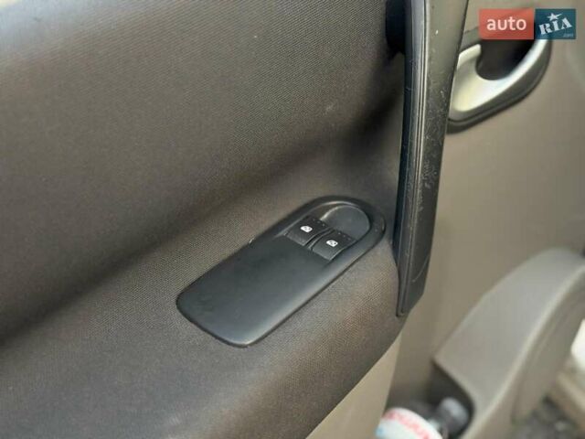 Рено Сценик 2007 в Киеве на Automoto.ua Коричневый Рено Сценик, объемом двигателя 1.9 л и пробегом 202 тыс. км за 5690 $, фото 17 на Automoto.ua