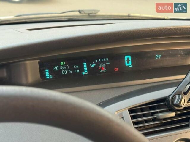 Рено Сценик 2007 в Киеве на Automoto.ua Коричневый Рено Сценик, объемом двигателя 1.9 л и пробегом 202 тыс. км за 5690 $, фото 25 на Automoto.ua